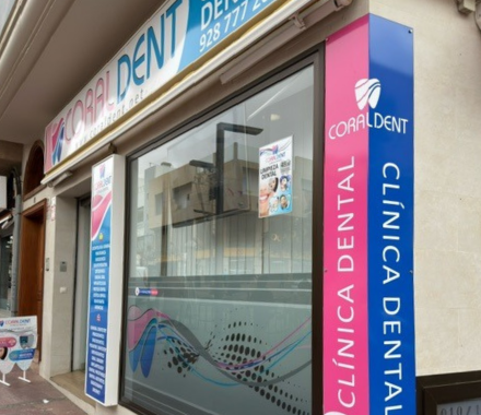 Fachada de la clínica de Coraldent Clínica Dental